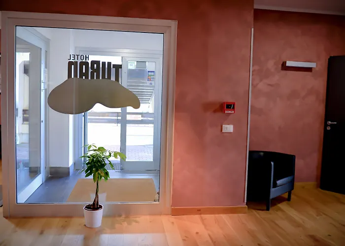 Turan & Λε Ντεζ Αλπ